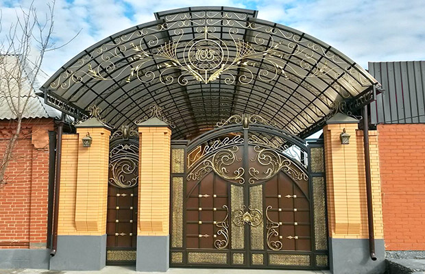 Купить или заказать ворота для дома с навесом - стильные и надежные решения для вашего участка в мирном от 41646 руб | ВоротМастер-Мир